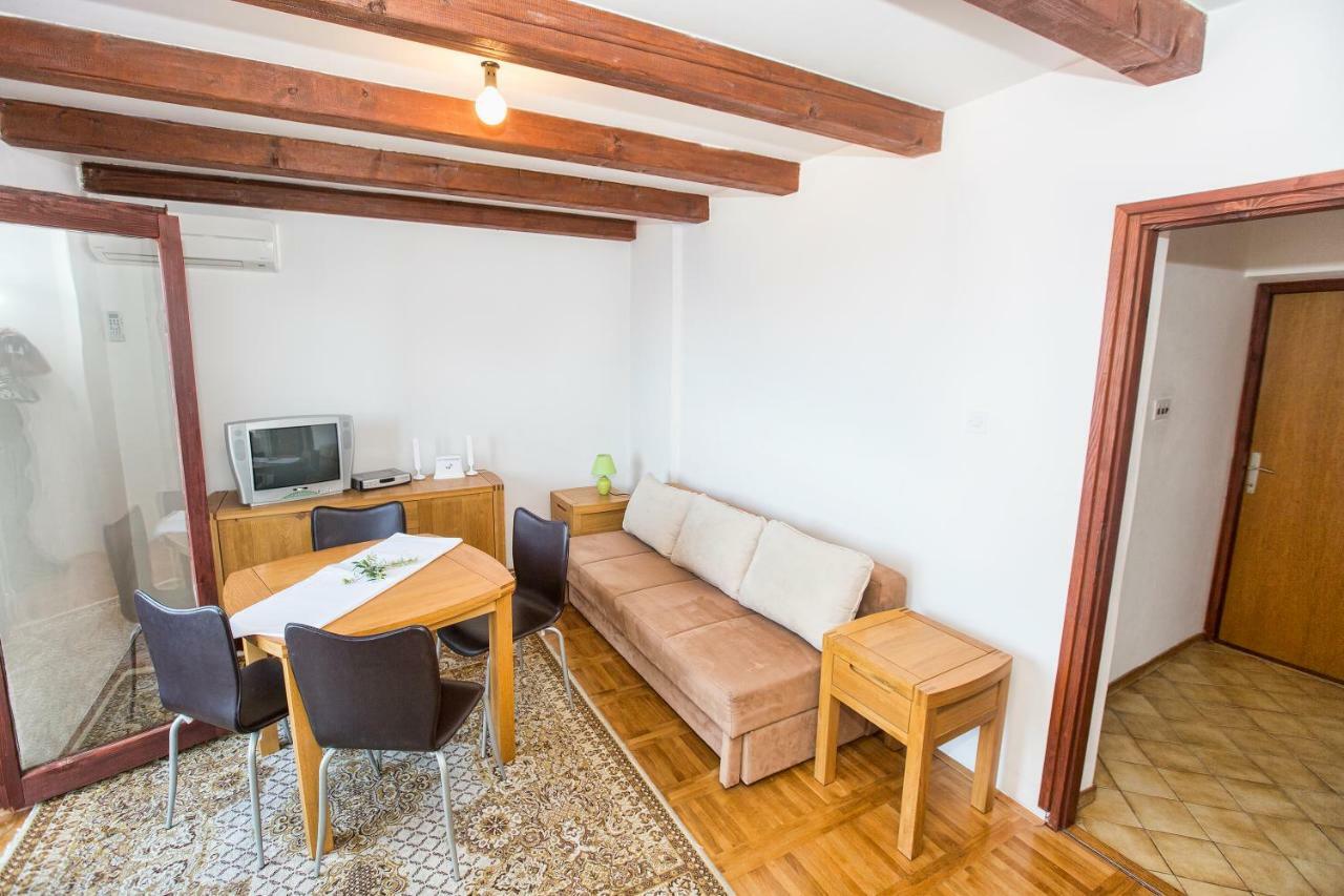 Penthouse Karlobag Apartment Exterior photo